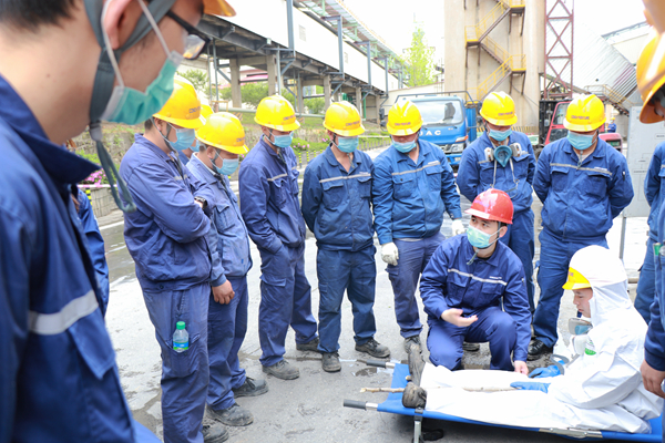 弋陽海創開展廠內機動車輛事故應急演練