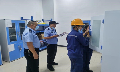 忠縣公安局治安管理大隊(duì)到重慶海創(chuàng)開展易制爆化學(xué)品使用檢查