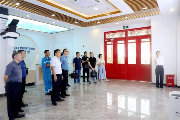 農(nóng)工黨中央生態(tài)環(huán)境專委會(huì)委員、 重慶市委副主委、市環(huán)境科學(xué)研究院院長(zhǎng)張勇一行蒞臨重慶海創(chuàng)調(diào)研