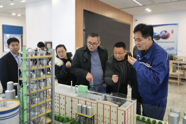 江西德安萬年青環保有限公司總經理廖源瑾帶隊到弋陽海創調研考察