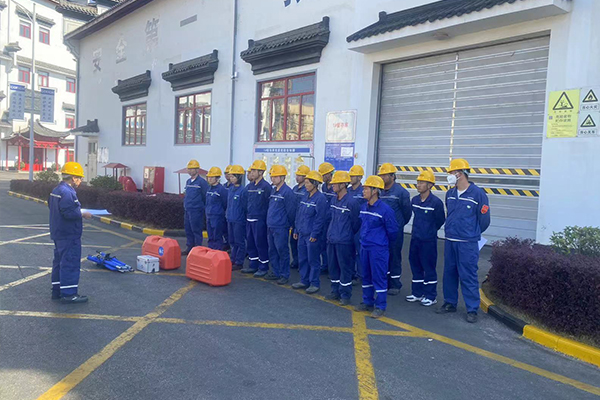 文山海螺環保開展應急救援隊伍季度訓練