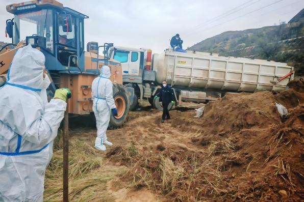 弘揚海螺精神 彰顯企業(yè)擔當——榆林環(huán)保積極參加危化品泄漏搶險救援工作