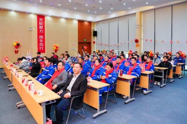 攜手迎春，靈蛇舞動(dòng)共逐新夢(mèng)——三企同心，點(diǎn)亮蛇年新光文藝晚會(huì)