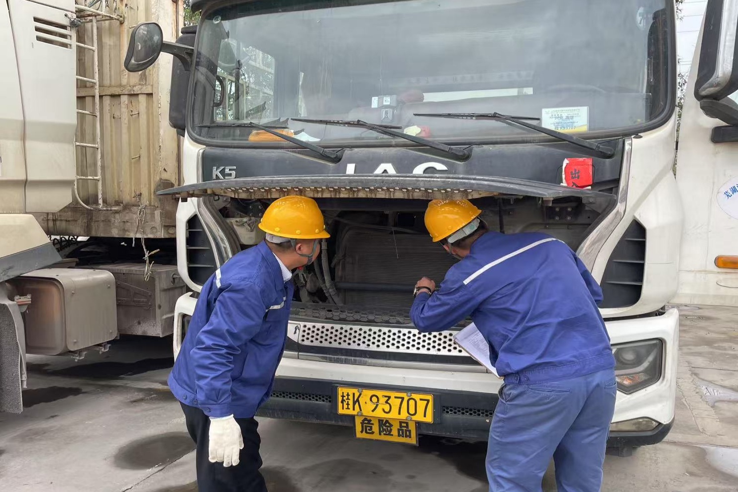 守護車輛“動力核心”，筑牢行車安全防線——蕪湖物流公司開展運輸車輛發動機安全專項檢查活動