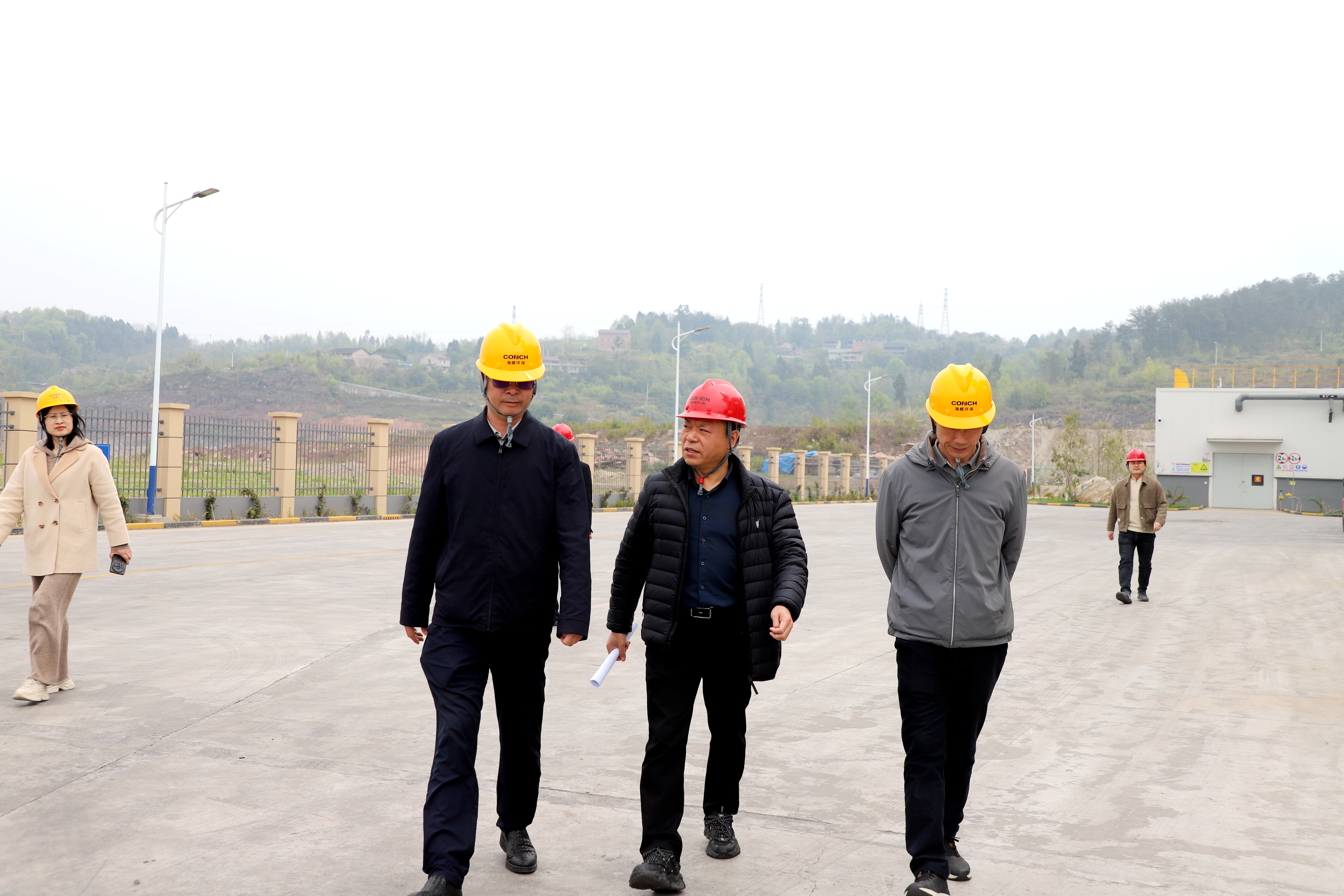 中石油西南油氣田分公司到忠縣海螺環保考察調研