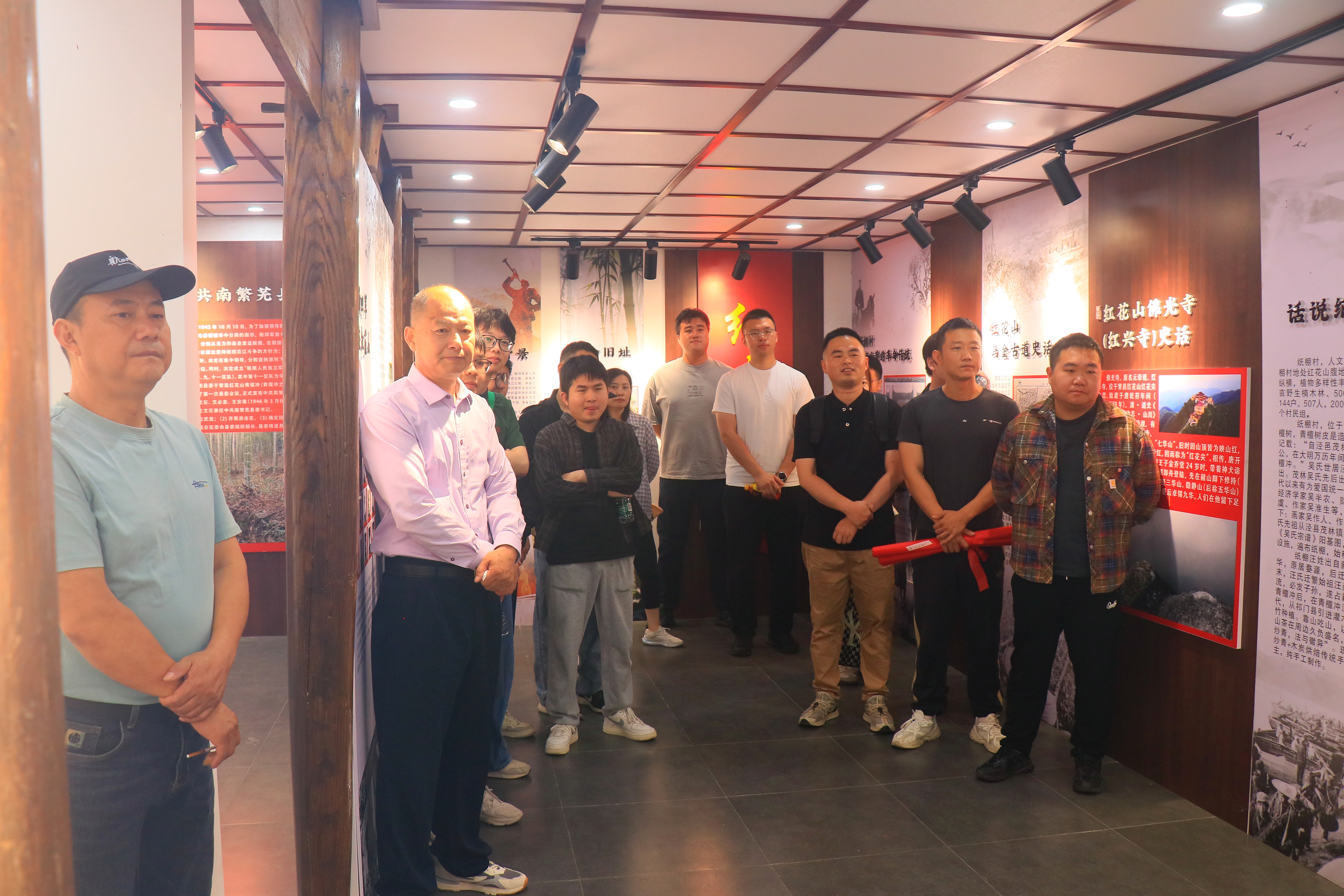 強青年體魄，悟紅色精神——海螺環(huán)保在蕪子公司組織團員青年開展青春登山行活動