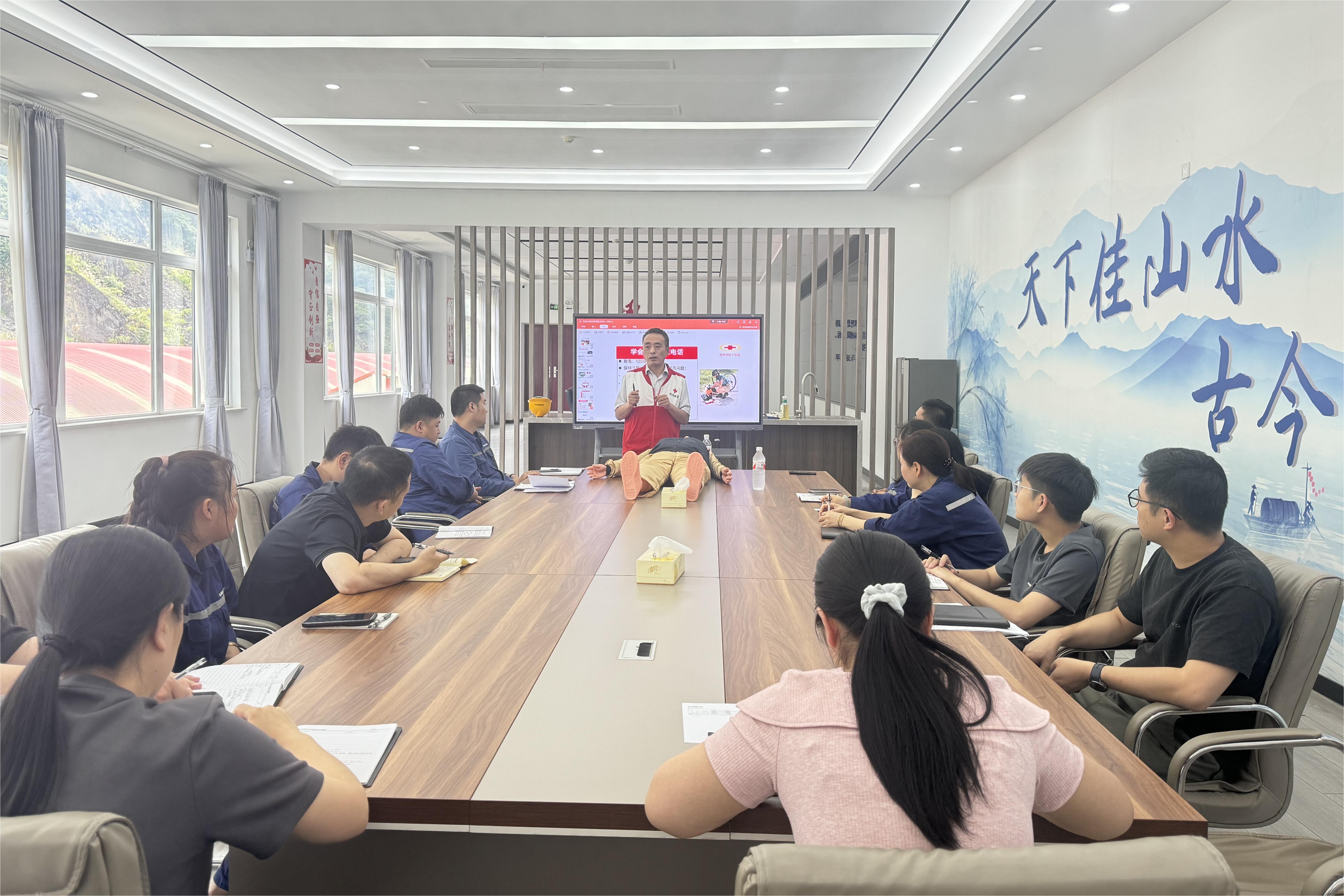 富陽海中特邀淥渚鎮紅十字會開展應急救護知識培訓